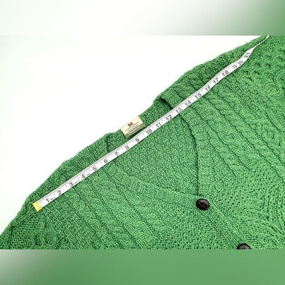 VGUC Carraig Donn Irish Merino Wool Tree Of Life Aran Button Cardigan Green XL - Picture 6 of 13